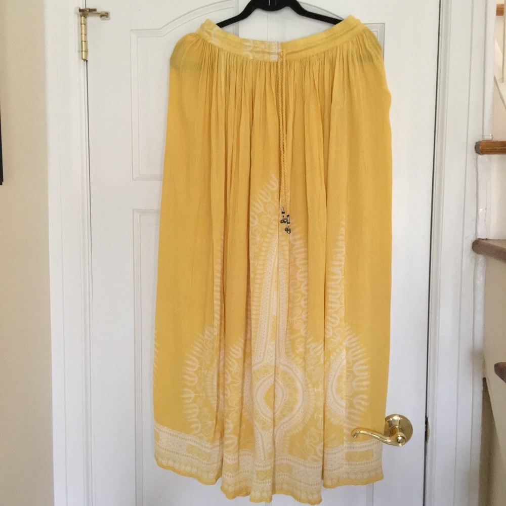 Yellow and white printed skirt